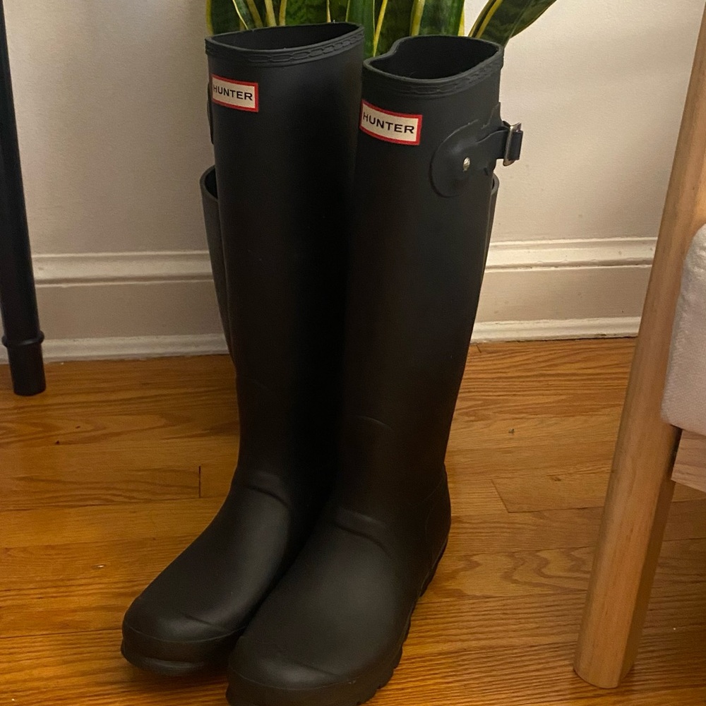 Hunter boots in amazing condition!